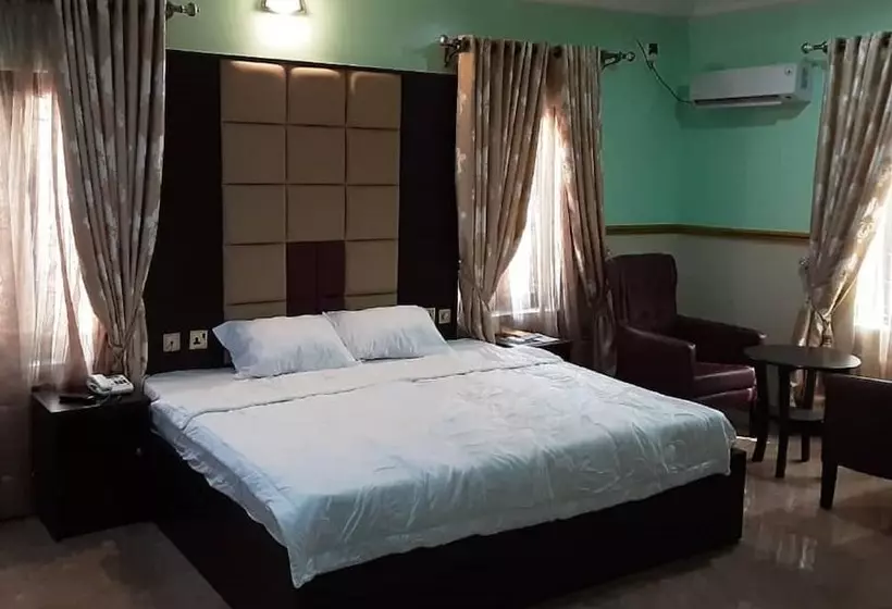 Royal City Dubai Hotel & Suites