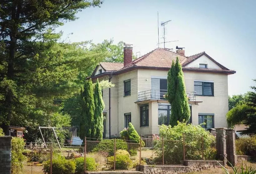 Aamiaismajoitus (B&B) Kozlova Vila