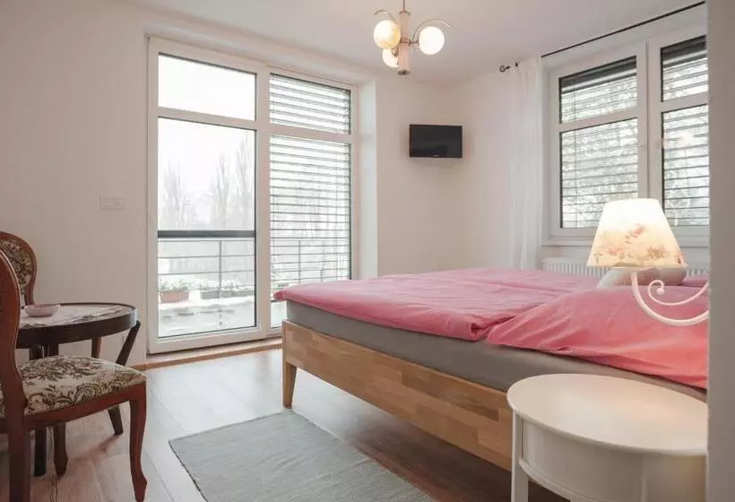 Aamiaismajoitus (B&B) Kozlova Vila