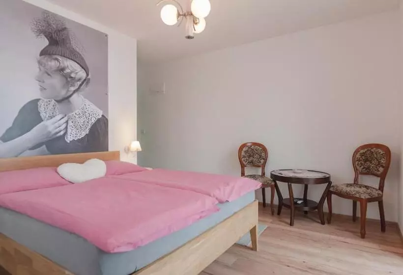 Aamiaismajoitus (B&B) Kozlova Vila