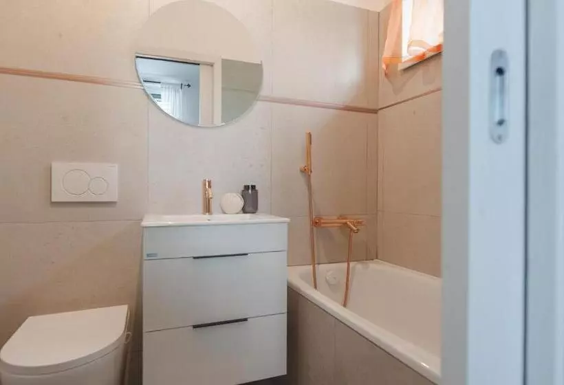 Aamiaismajoitus (B&B) Kozlova Vila