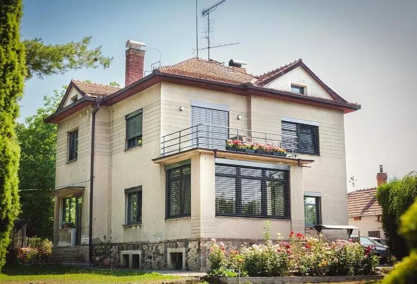 Aamiaismajoitus (B&B) Kozlova Vila