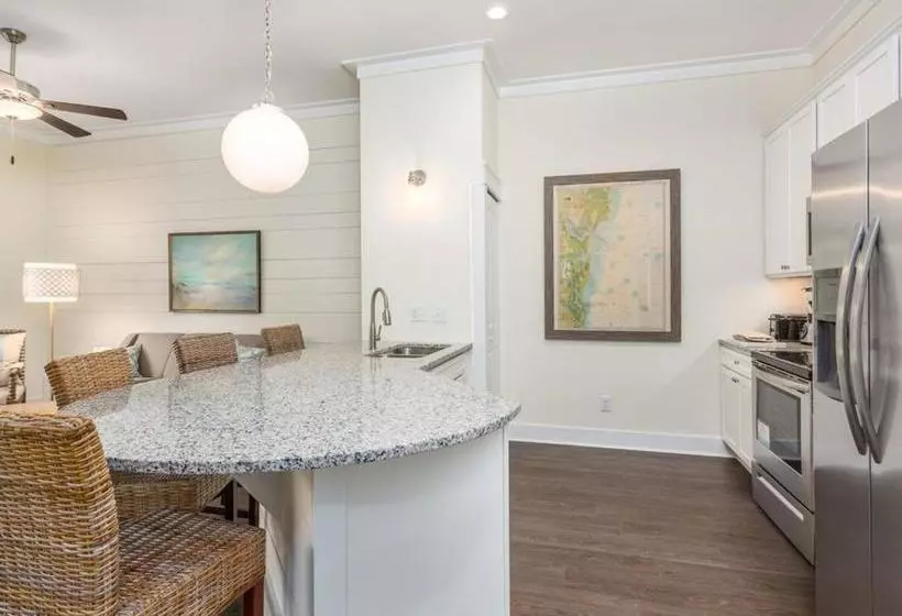هتل 400 Ocean Suites By Lighthouse Vacations