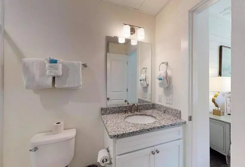 هتل 400 Ocean Suites By Lighthouse Vacations