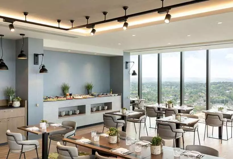 ホテル Hilton Woking