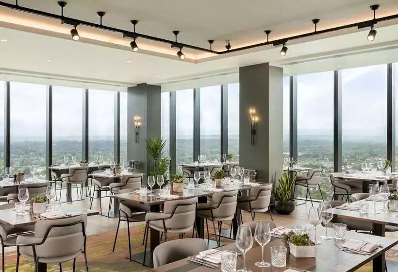 ホテル Hilton Woking