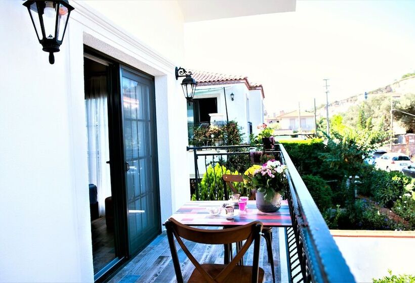 בית מלון כפרי Juliet Alacati