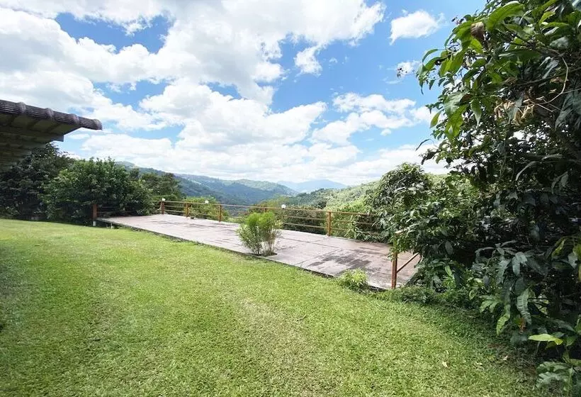 Hotelli Tambunan Nature Lodge