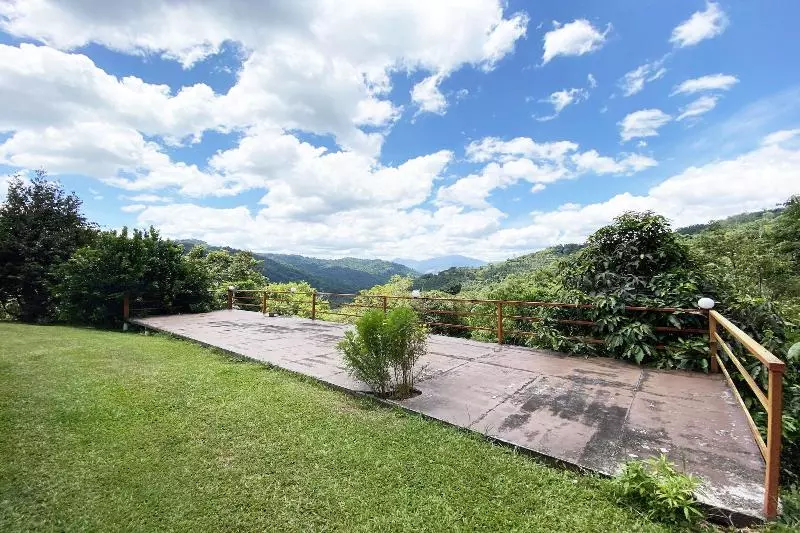 Hotelli Tambunan Nature Lodge