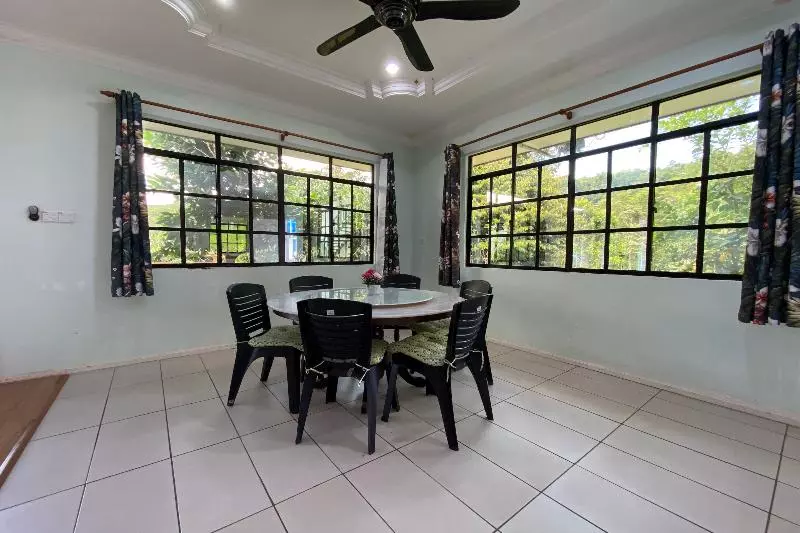 Hotelli Tambunan Nature Lodge