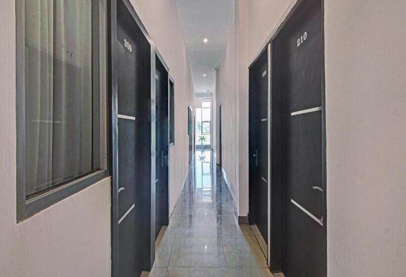 בית מלון כפרי Oyo 90419 Azzahra Homestay Syariah