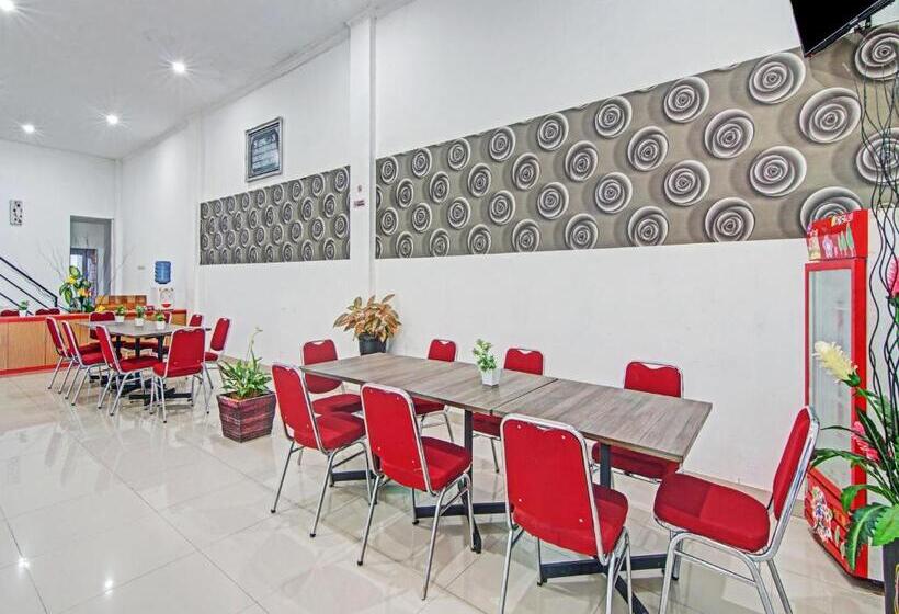 בית מלון כפרי Oyo 90419 Azzahra Homestay Syariah