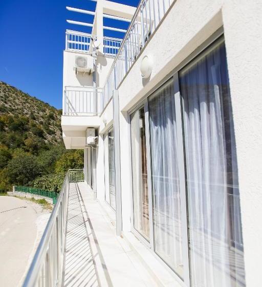 پانسیون Villa Blanca