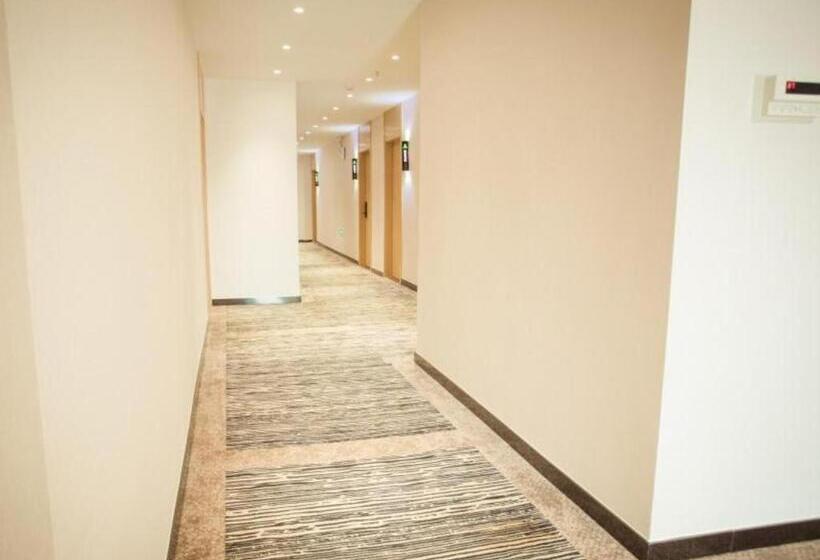 Отель Greentree Inn Express Nantong Development Zone Guibiyuan