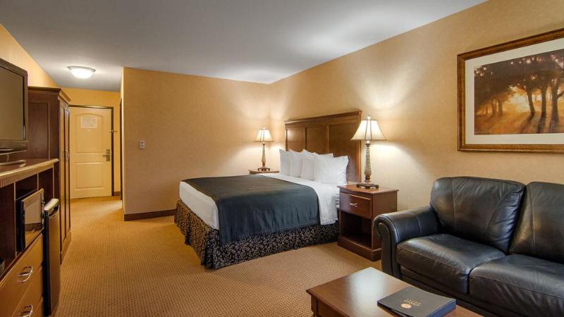 Grand Hotel At Bridgeport