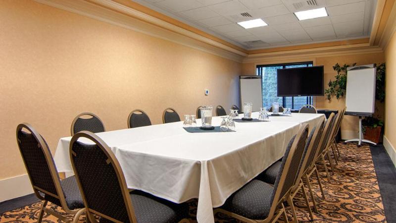 Grand Hotel At Bridgeport