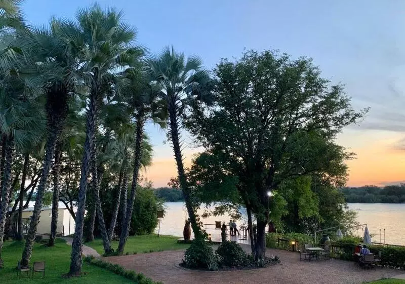 هتل The David Livingstone Safari Lodge & Spa