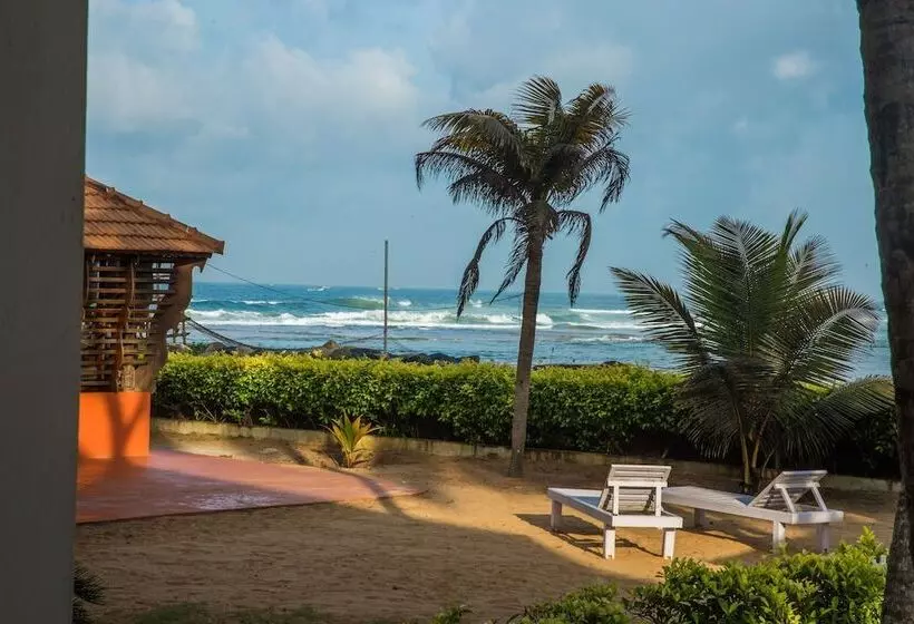 هتل Beach And Lake Ayurvedic Resort, Kovalam