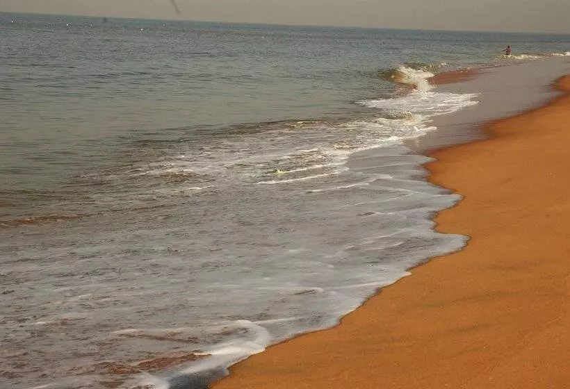 هتل Beach And Lake Ayurvedic Resort, Kovalam