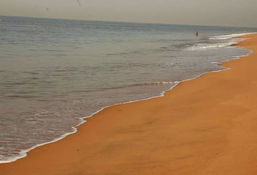 هتل Beach And Lake Ayurvedic Resort, Kovalam