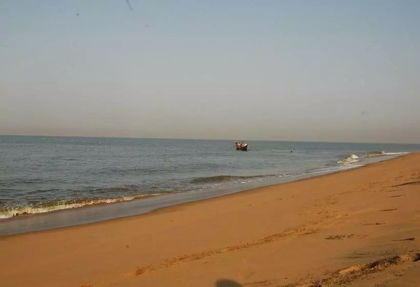 هتل Beach And Lake Ayurvedic Resort, Kovalam