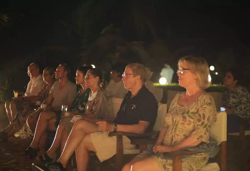 هتل Beach And Lake Ayurvedic Resort, Kovalam