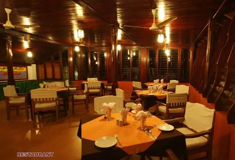 هتل Beach And Lake Ayurvedic Resort, Kovalam