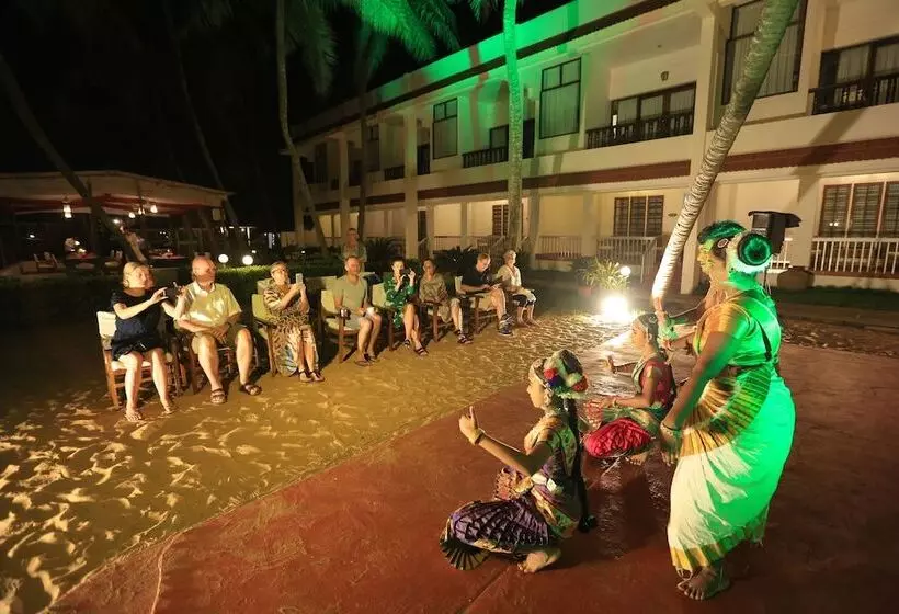 هتل Beach And Lake Ayurvedic Resort, Kovalam