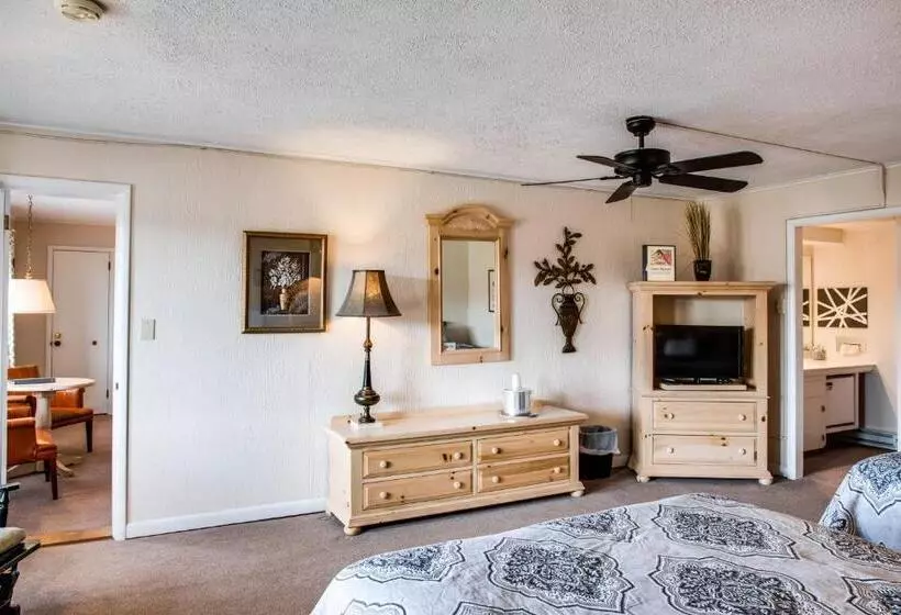 호텔 Cliff Dwellers Inn