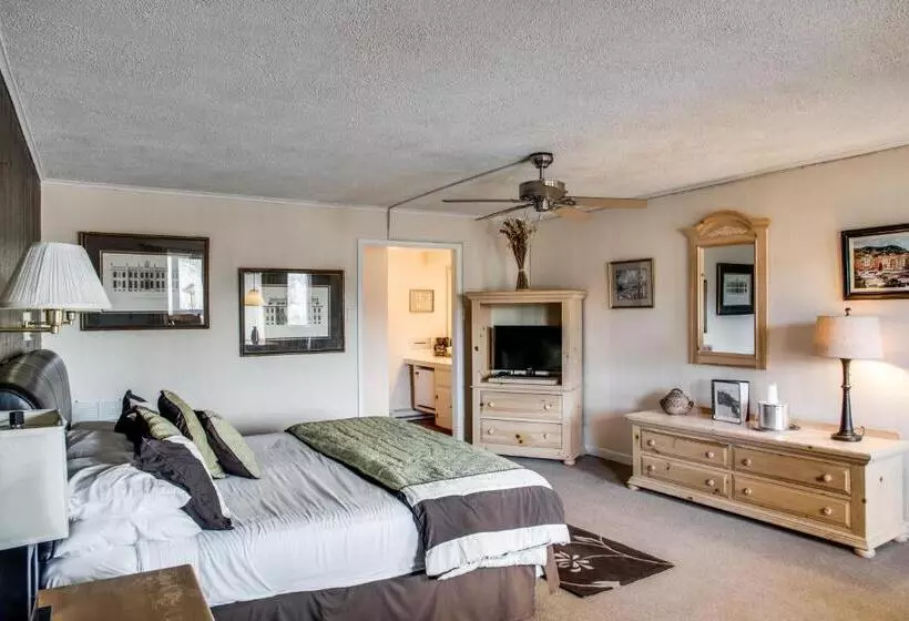 호텔 Cliff Dwellers Inn