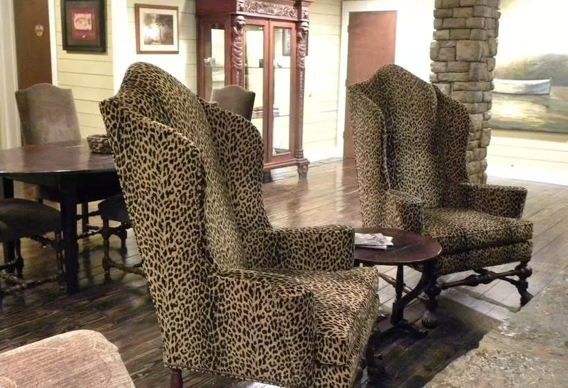 ホテル Creekside Lodge And Event Center