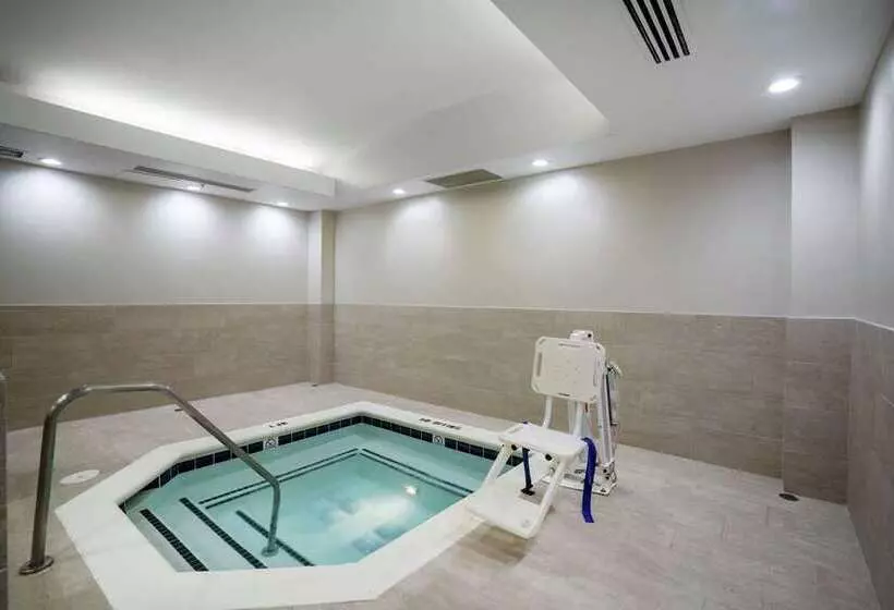 هتل Embassy Suites By Hilton Nashville At Vanderbilt