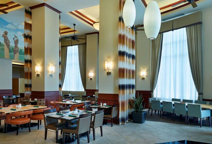 בית מלון כפרי Hilton Garden Inn Charlotte Uptown