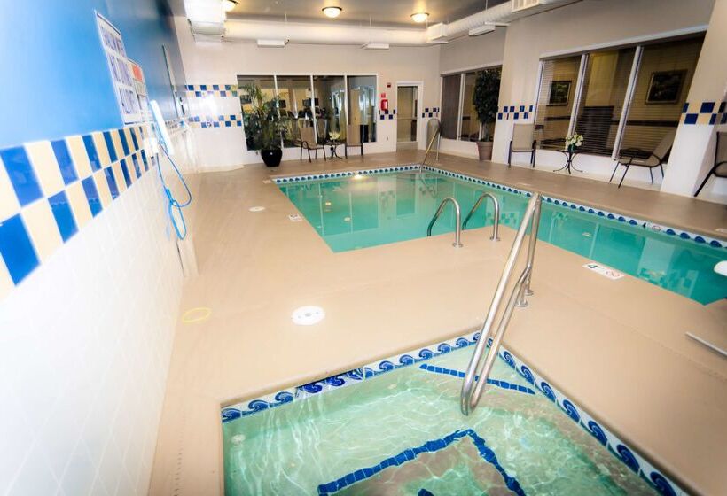 בית מלון כפרי Hilton Garden Inn Charlotte Uptown