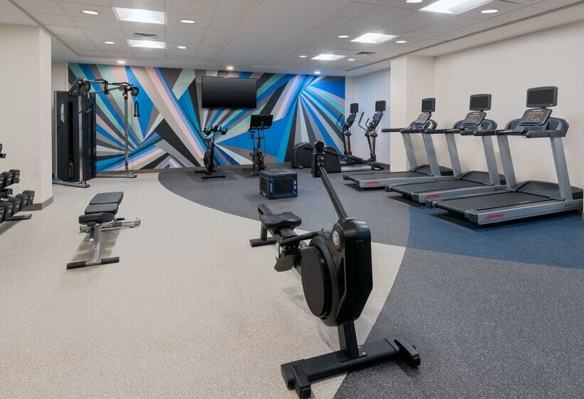 בית מלון כפרי Hilton Garden Inn Charlotte Uptown