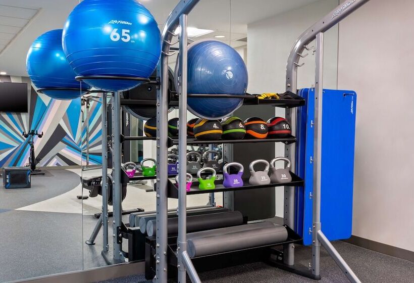 בית מלון כפרי Hilton Garden Inn Charlotte Uptown