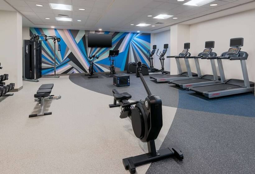 בית מלון כפרי Hilton Garden Inn Charlotte Uptown