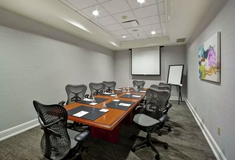 هتل Hilton Garden Inn Gulfport Airport