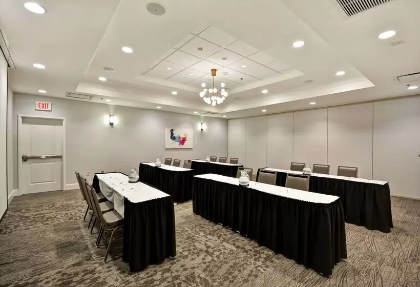 هتل Hilton Garden Inn Gulfport Airport