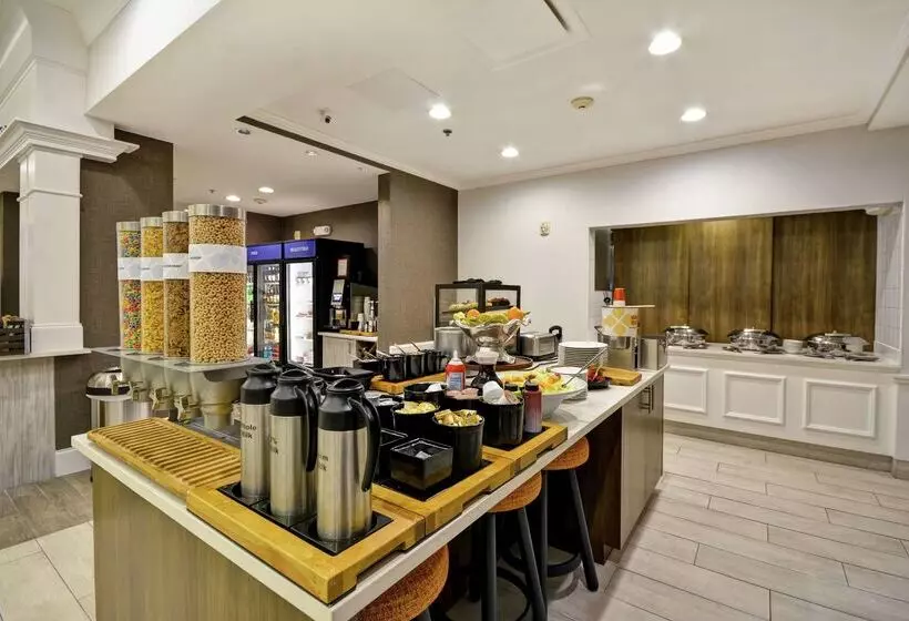 هتل Hilton Garden Inn Gulfport Airport