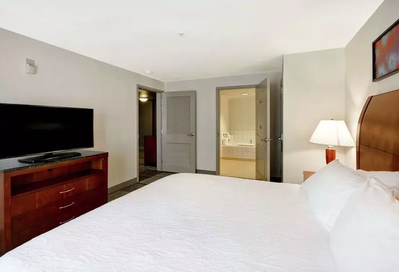 هتل Hilton Garden Inn Gulfport Airport