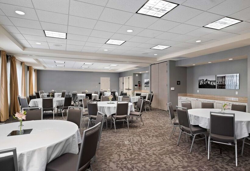 בית מלון כפרי Hilton Garden Inn Overland Park