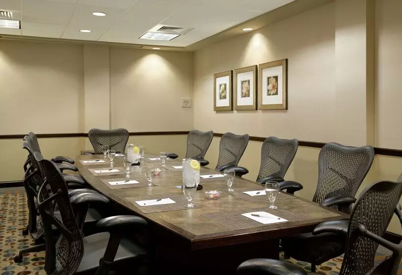 هتل Hilton Garden Inn Phoenix North Happy Valley