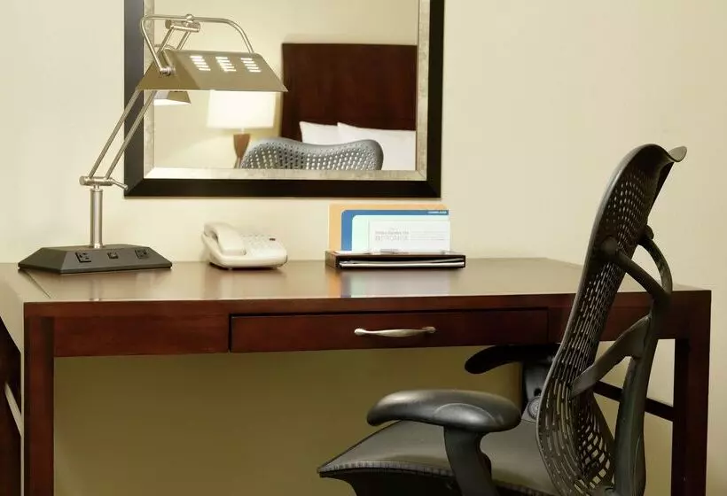 هتل Hilton Garden Inn Phoenix North Happy Valley