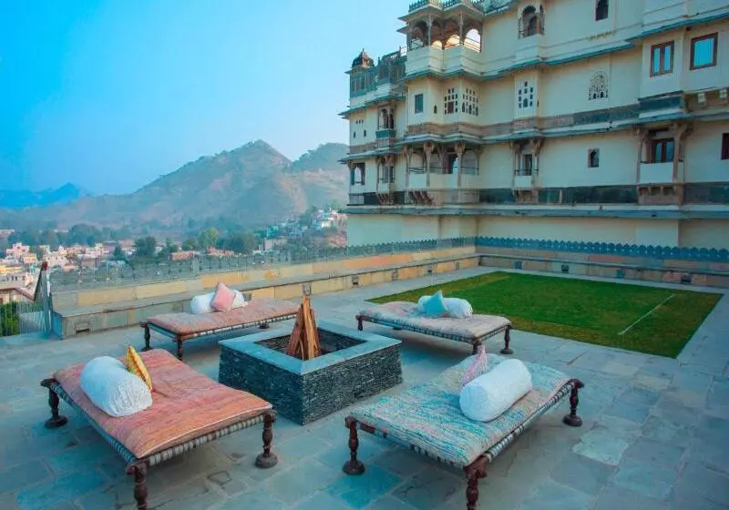 Hotel Raas Devigarh