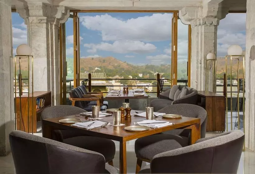 Hotel Raas Devigarh