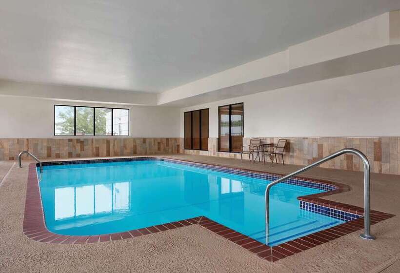 בית מלון כפרי Wingate By Wyndham Bentonville