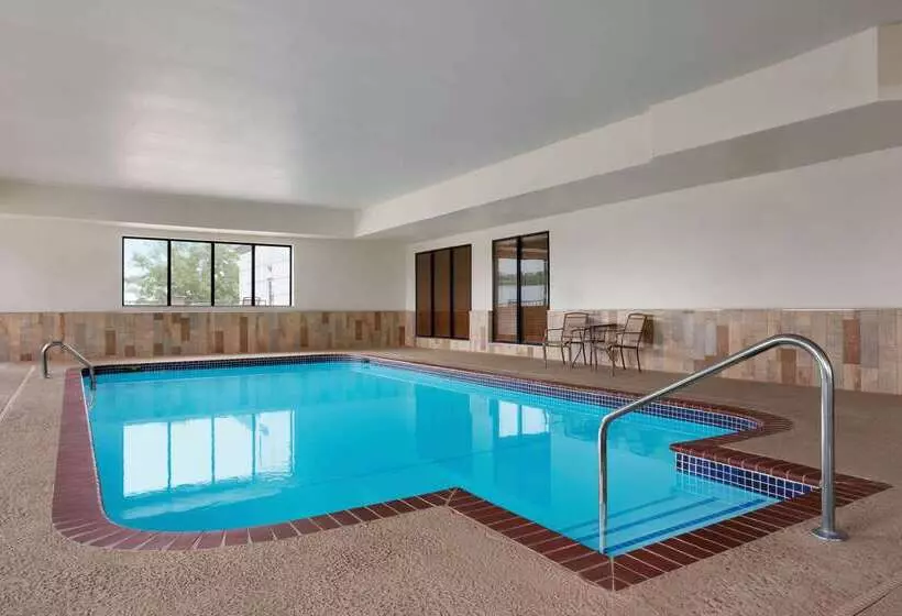 هتل Wingate By Wyndham Bentonville