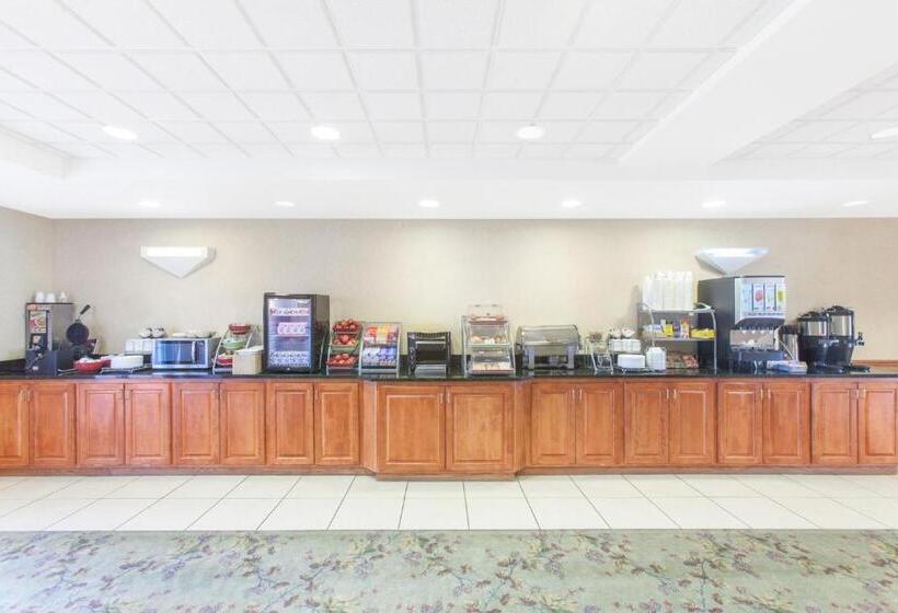 בית מלון כפרי Wingate By Wyndham Bentonville