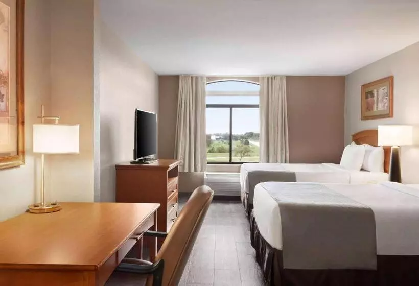 هتل Wingate By Wyndham Bentonville